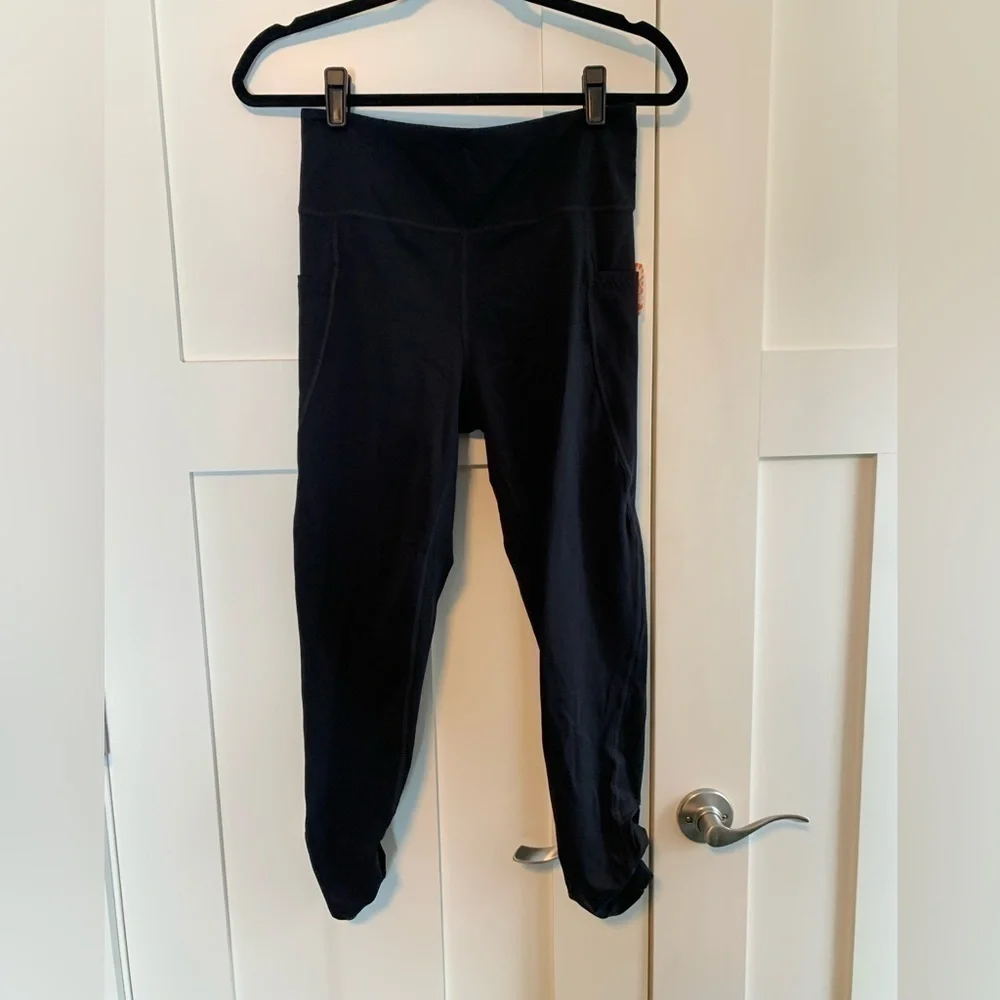 NEW Free People Black Wave Rider Leggings Size Medium